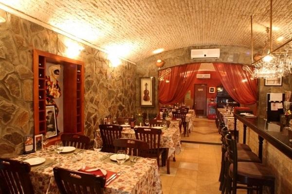 Nhà hàng cổ La Hostaria